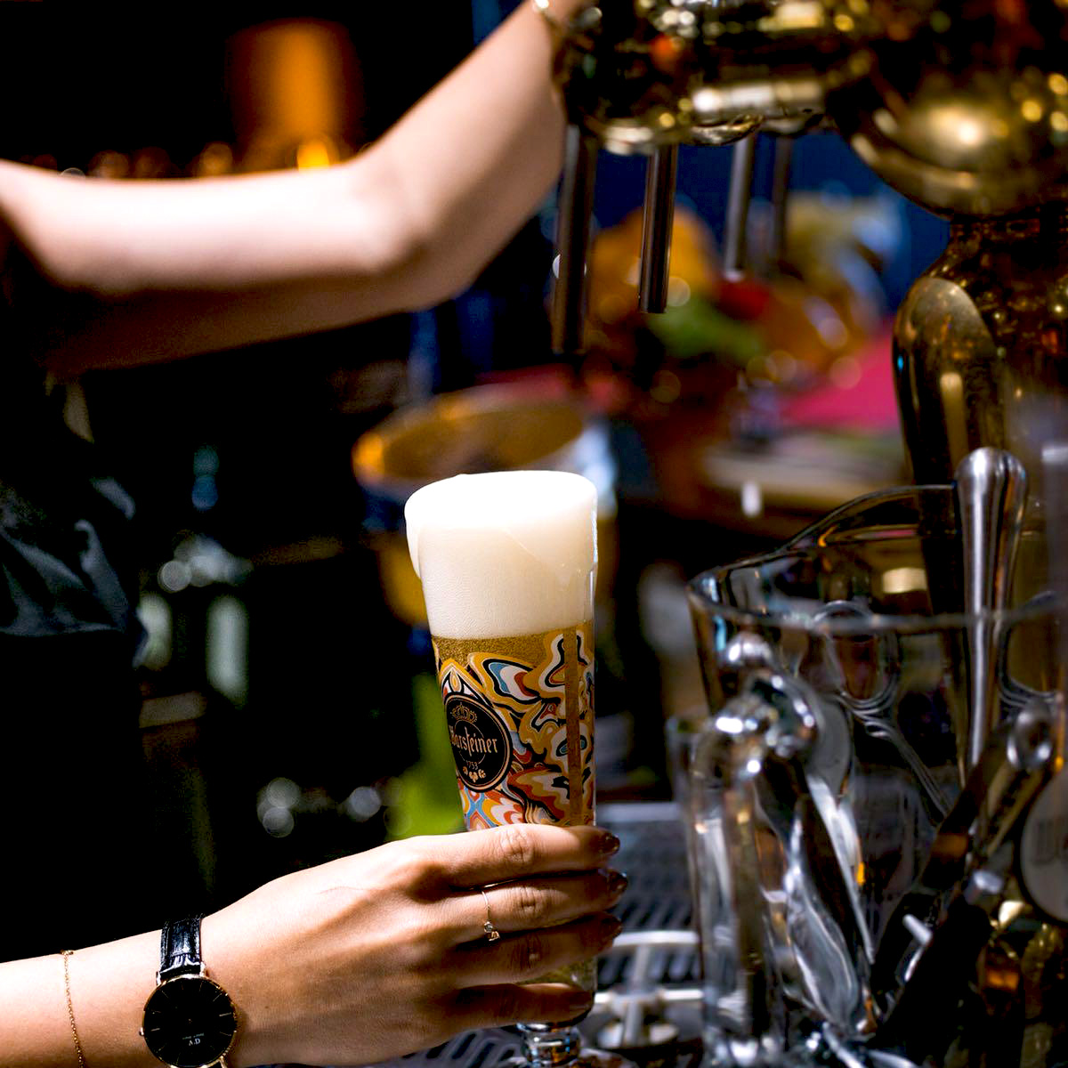Čepované pivo u baru